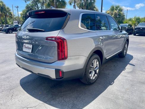 Used 2025 Kia Telluride LX FWD image 6