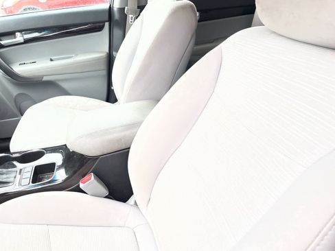 Used 2014 Kia Sorento LX image 26
