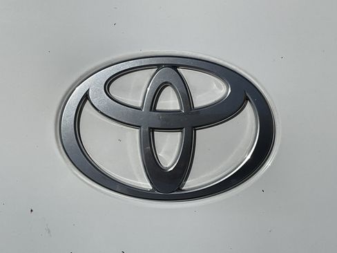 Used 2025 Toyota Camry SE FWD image 6