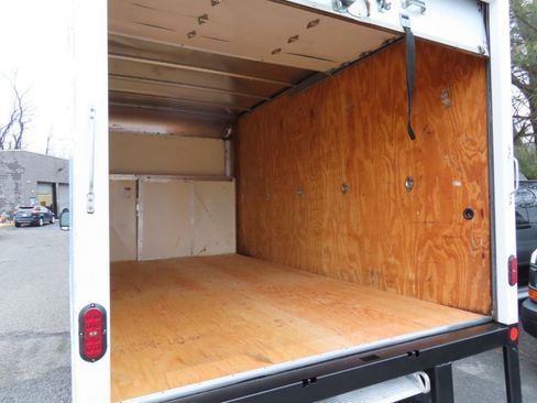 Used 2019 Ford E-350 and Econoline 350 Super Duty w/ Power Windows & Locks Group image 10