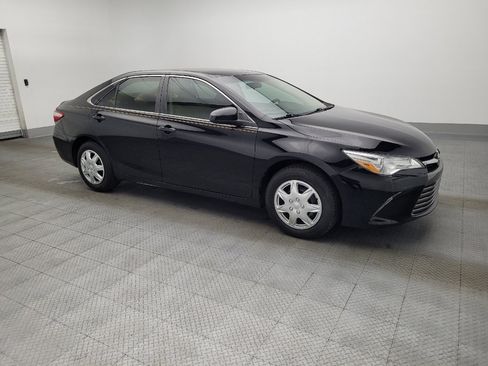 Used 2016 Toyota Camry SE image 11
