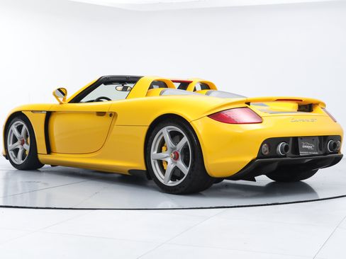 Used 2005 Porsche Carrera GT RWD image 4