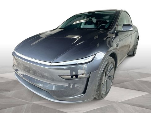Used 2026 Tesla Model Y AWD image 1