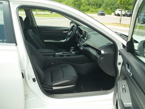 Used 2025 Nissan Altima 2.5 SV FWD image 20