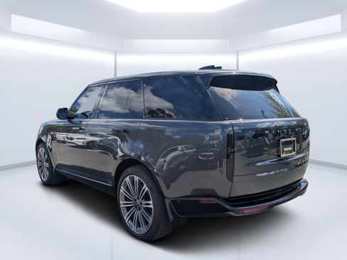 Used 2025 Land Rover Range Rover SE AWD/4WD image 5