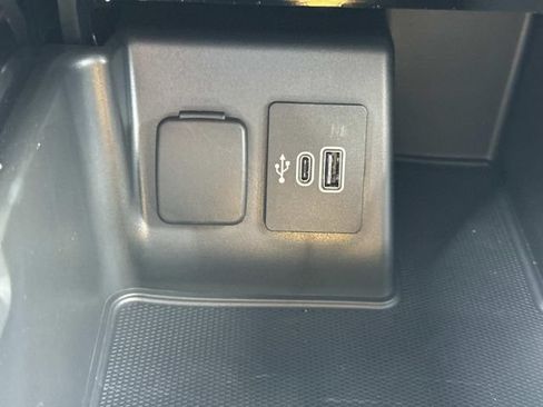 Used 2025 Ford Explorer Platinum RWD image 25