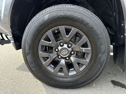 Used 2020 Toyota Tacoma SR5 image 12