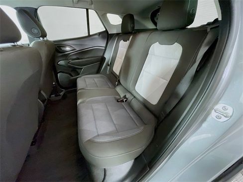 Certified 2025 Chevrolet Trax LS image 27