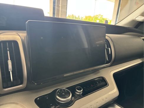 Used 2025 Ford Expedition Active AWD/4WD image 17