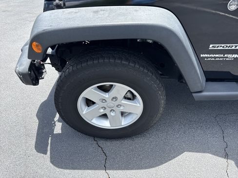 Used 2018 Jeep Wrangler Unlimited Sport S AWD/4WD image 9