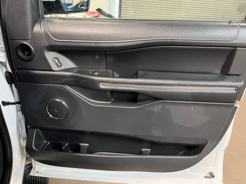 Used 2024 Ford Expedition XLT image 11
