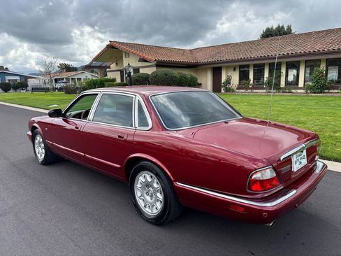 Used 2001 Jaguar XJ8 image 9