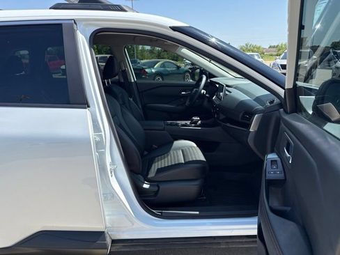 Used 2025 Nissan Rogue SV AWD/4WD image 20