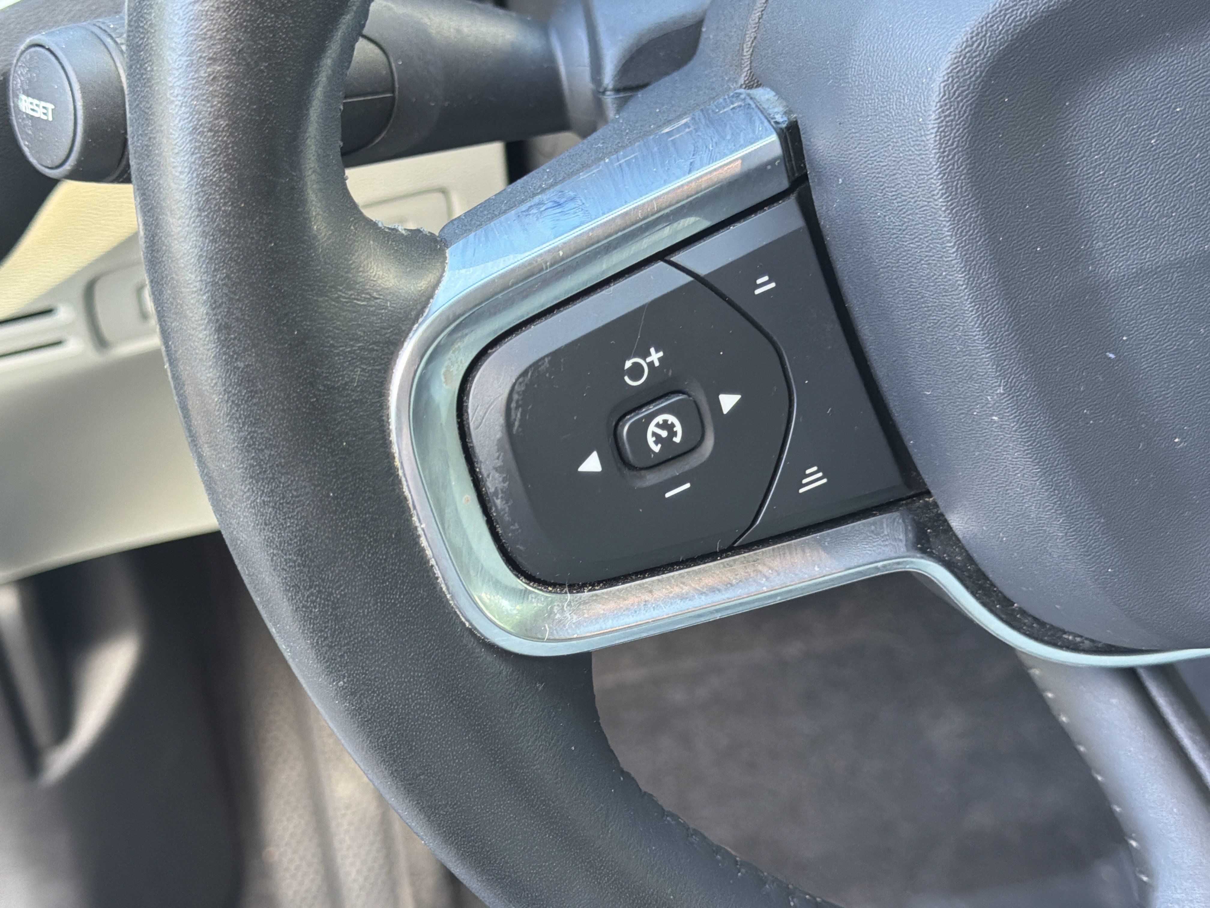 Used 2019 Volvo XC40 T5 Momentum AWD/4WD image 19