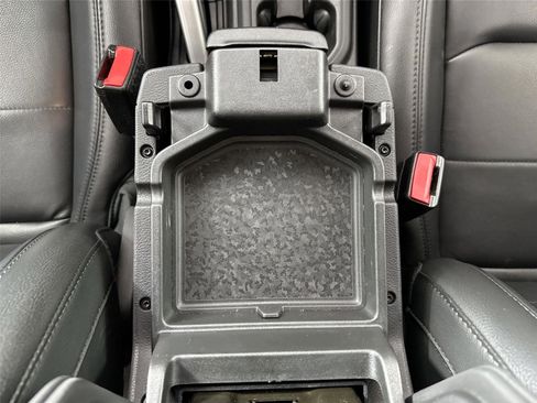 Used 2022 Jeep Wrangler Unlimited Sahara AWD/4WD image 32