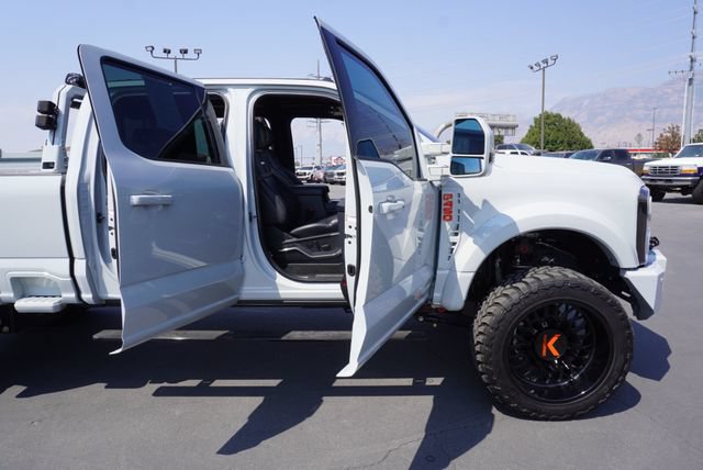 Used 2025 Ford F450 Platinum w/ FX4 Off-Road Package AWD/4WD image 36