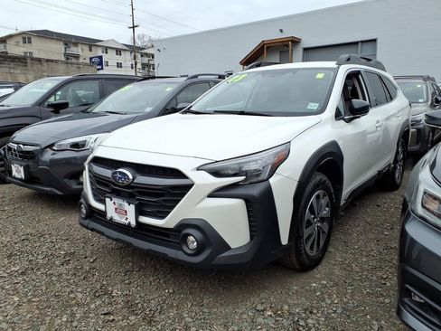 Used 2023 Subaru Outback Premium image 3