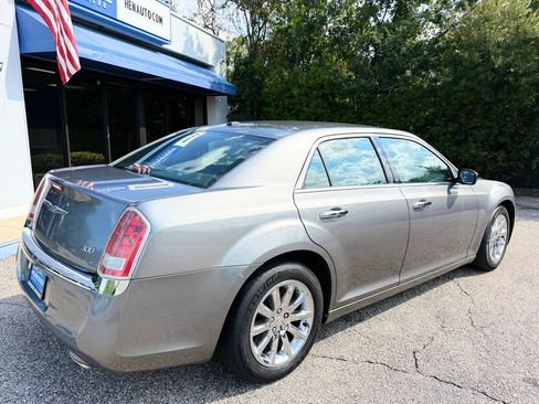 Used 2011 Chrysler 300 Limited RWD image 5