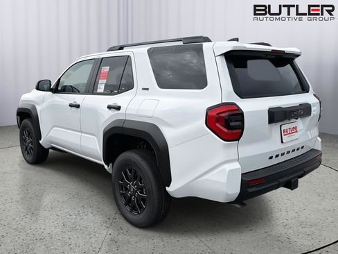 New 2026 Toyota 4Runner SR5 AWD/4WD image 4