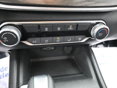 Used 2025 Nissan Altima 2.5 SV FWD image 36
