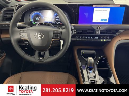 New 2025 Toyota Crown Signia image 8