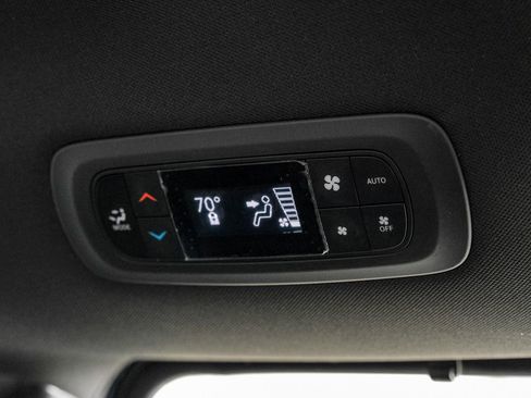 Used 2021 Chrysler Pacifica Touring-L w/ Uconnect Theater Family Group FWD image 50