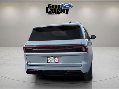Used 2025 Lincoln Navigator Reserve AWD/4WD image 21