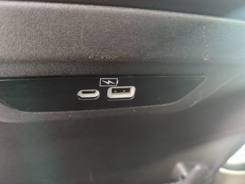Used 2023 Chrysler Pacifica Touring-L FWD image 40