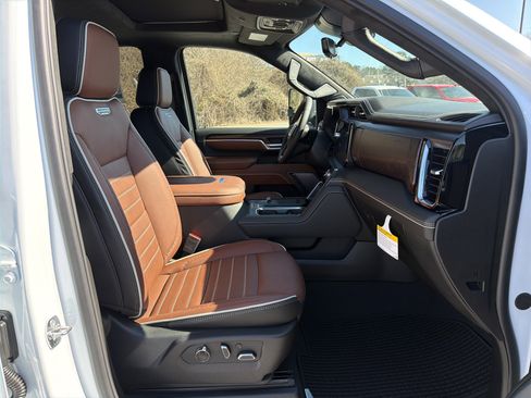 New 2026 GMC Sierra 2500 Denali Ultimate image 17