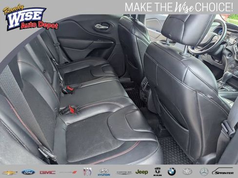 Used 2019 Jeep Cherokee Trailhawk w/ Comfort/Convenience Group AWD/4WD image 21