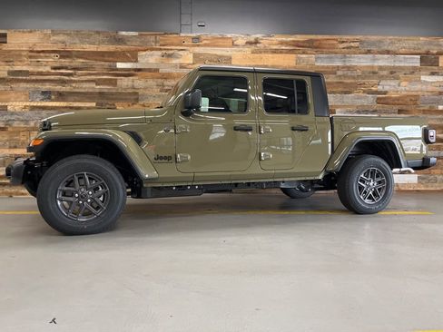 New 2026 Jeep Gladiator Sport image 50