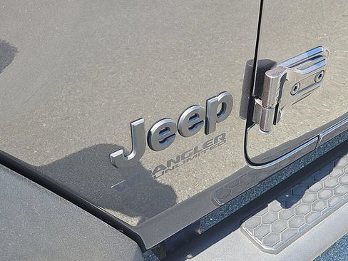 Used 2022 Jeep Wrangler Unlimited Sport AWD/4WD image 12