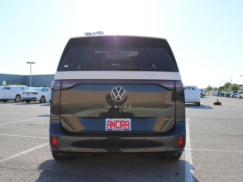 New 2025 Volkswagen ID. Buzz Pro S Plus image 4