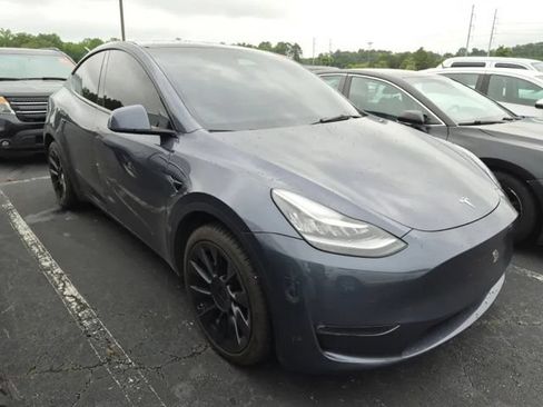 Used 2023 Tesla Model Y Long Range AWD/4WD image 3