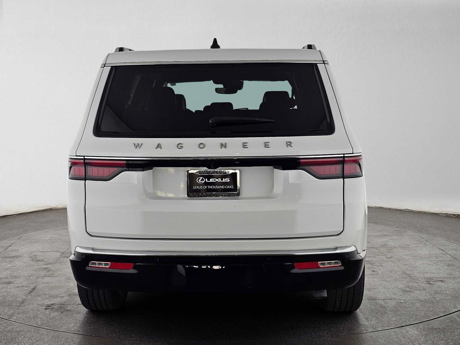 Used 2025 Jeep Wagoneer Series II w/ 8-Passenger Seating Package AWD/4WD image 4