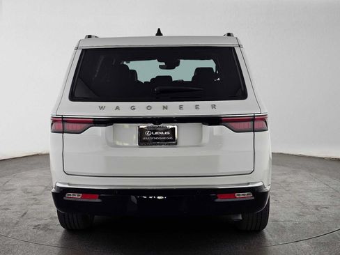 Used 2025 Jeep Wagoneer Series II w/ 8-Passenger Seating Package AWD/4WD image 4