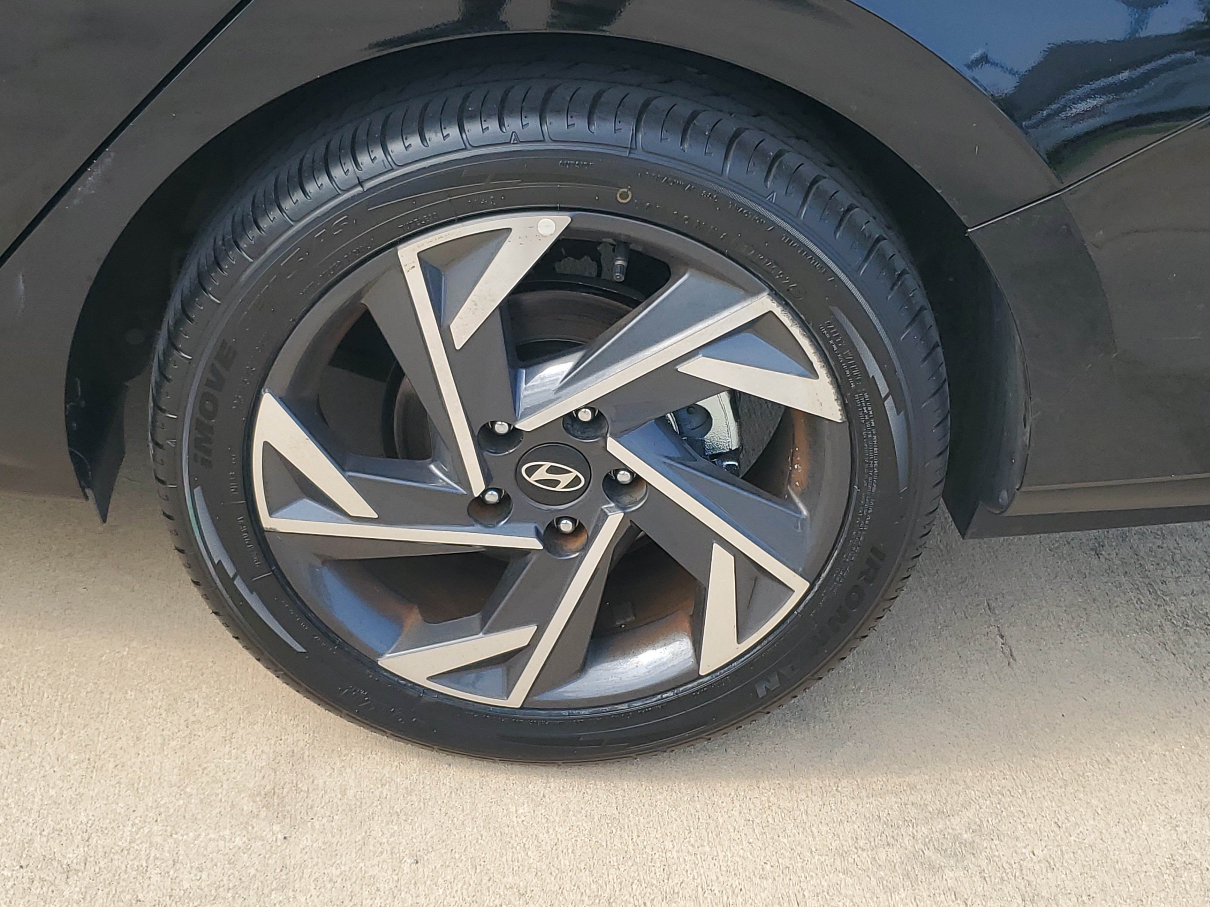 Used 2025 Hyundai Elantra SEL FWD image 12