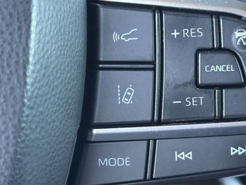 Used 2021 Toyota Highlander XLE image 24