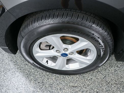 Used 2021 Ford Edge SE image 11