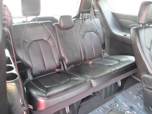 Used 2023 Chrysler Pacifica Touring-L w/ S Appearance Package AWD/4WD image 16