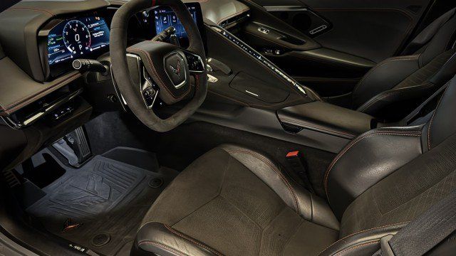 Used 2024 Chevrolet Corvette Stingray Premium Cpe w/ Z51 Performance Package RWD image 3