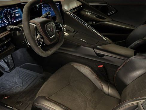 Used 2024 Chevrolet Corvette Stingray Premium Cpe w/ Z51 Performance Package RWD image 3