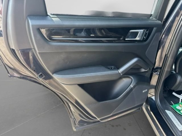 Used 2020 Porsche Cayenne AWD/4WD image 14