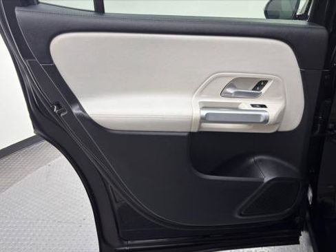 Used 2021 Mercedes-Benz GLB 250 4MATIC w/ AMG Line image 16