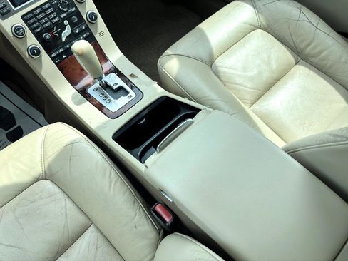Used 2008 Volvo V70 image 16