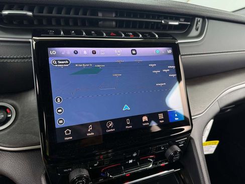 New 2025 Jeep Grand Cherokee Limited w/ Black Appearance Package image 31