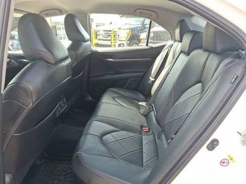 Used 2018 Toyota Camry XLE image 10