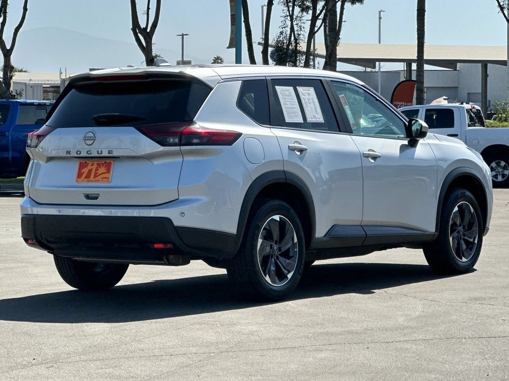 Used 2025 Nissan Rogue SV FWD image 5