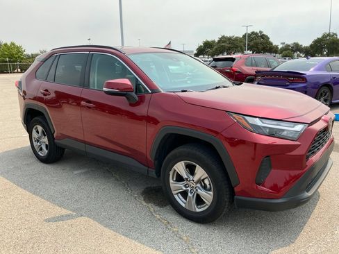 Used 2025 Toyota RAV4 XLE FWD image 3