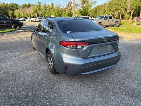 Used 2022 Toyota Corolla LE FWD image 3